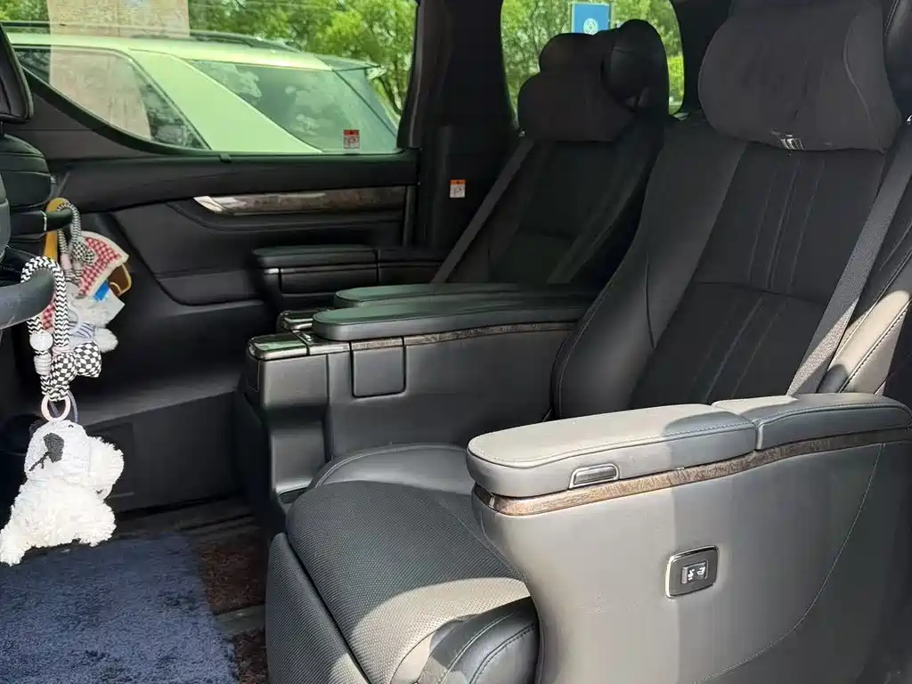 Toyota Vellfire 2023