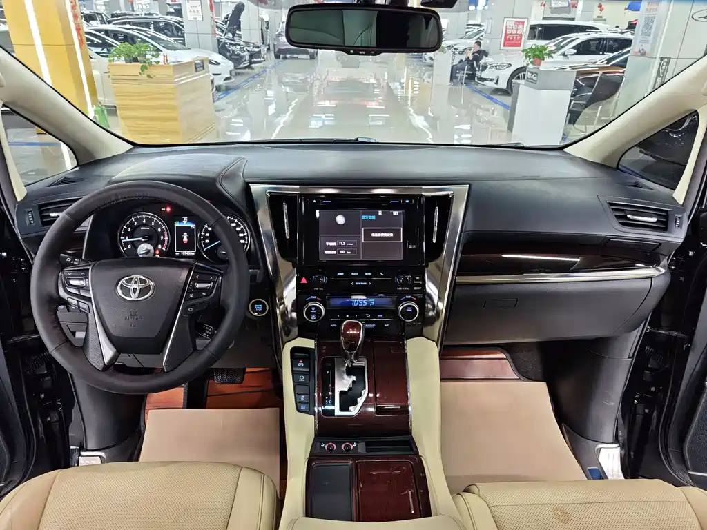 Toyota Alphard 2017 — фото 9