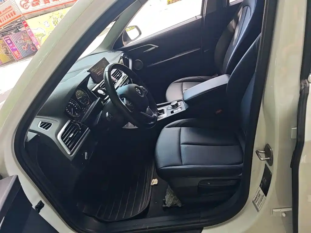 BMW 1 Series 2021 — фото 15