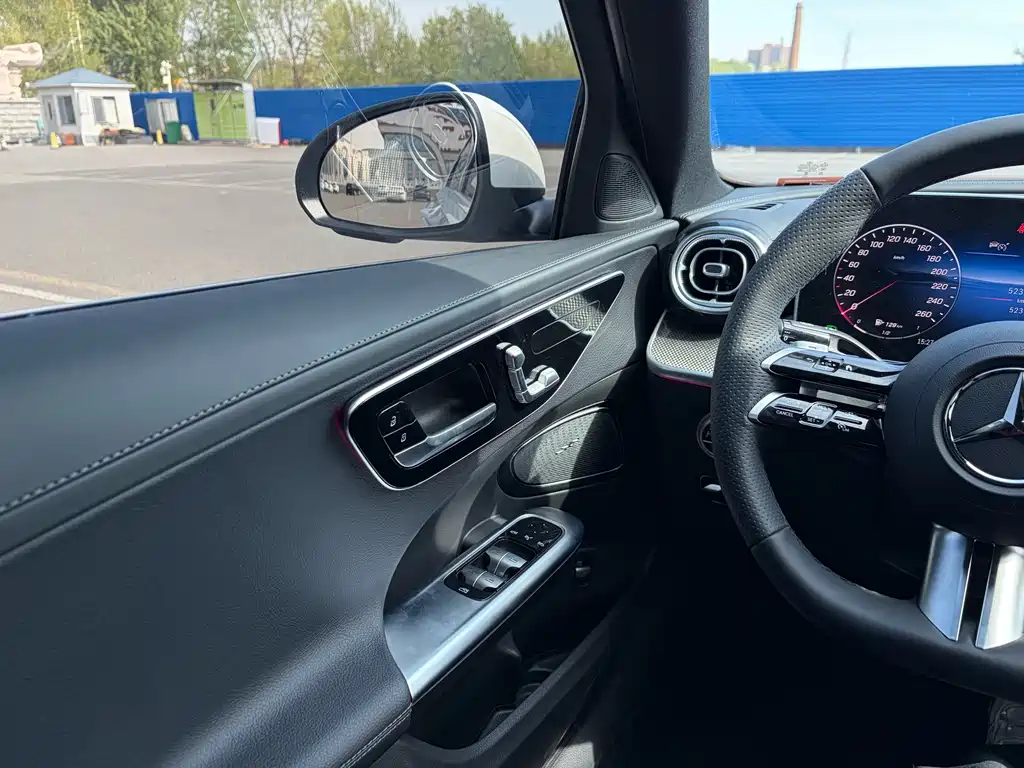 Mercedes-Benz C-Class 2025 — фото 14