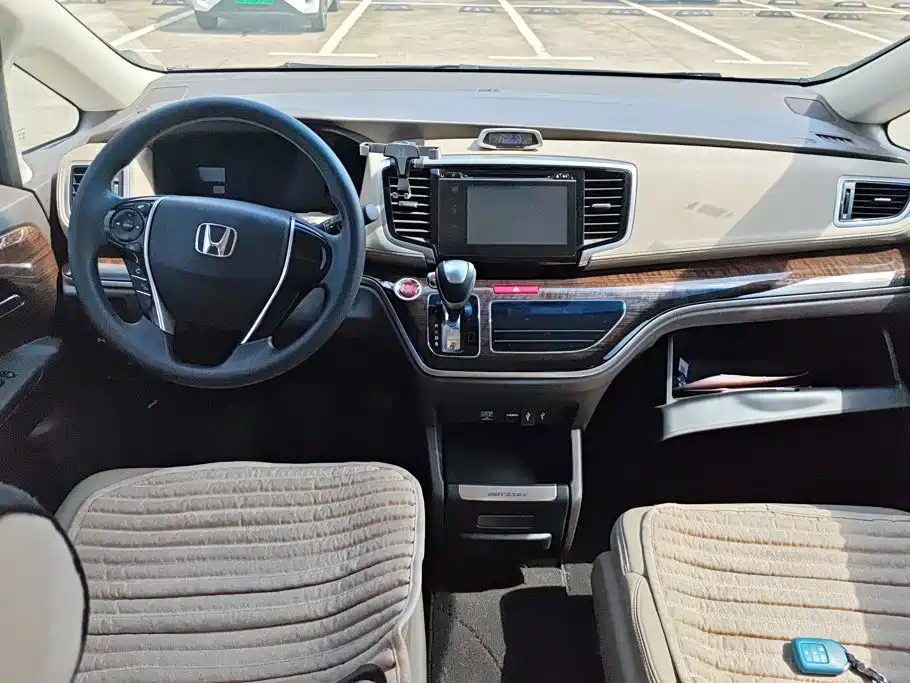 Honda Odyssey 2017 — фото 12