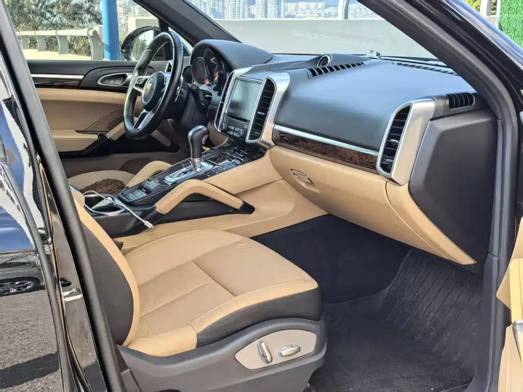 Porsche Cayenne 2017 — фото 13