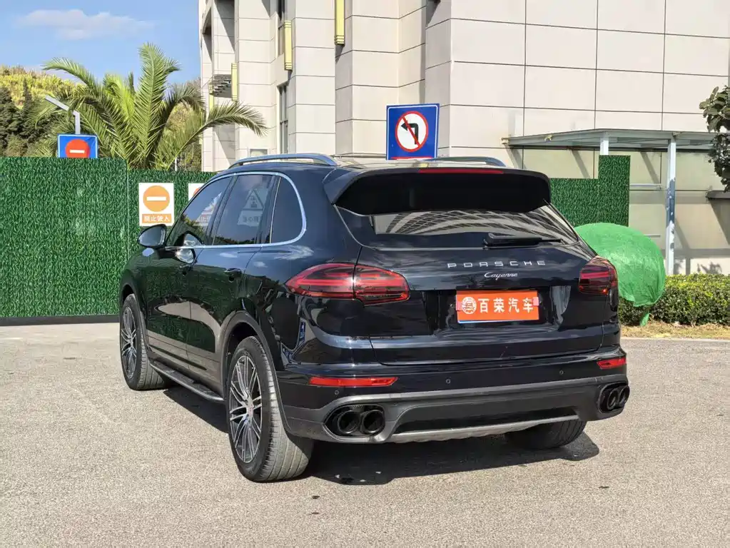 Porsche Cayenne 2017 — фото 16