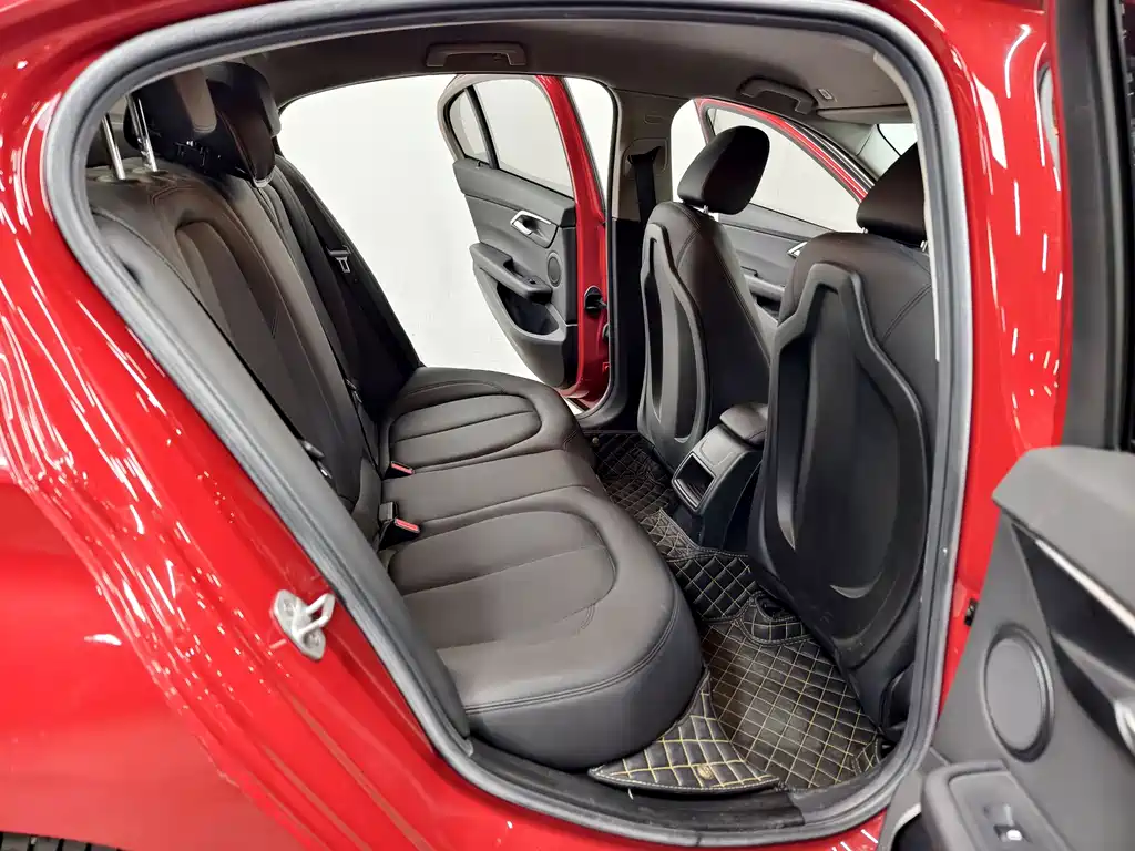 BMW 1 Series 2019 — фото 15