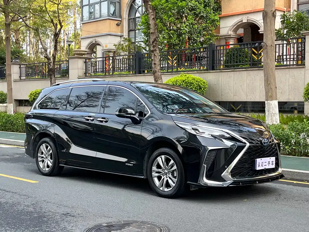 Toyota Sienna 2023 — фото 3