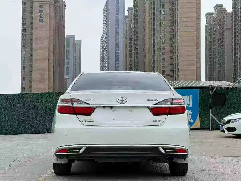 Toyota Camry 2017 — фото 8