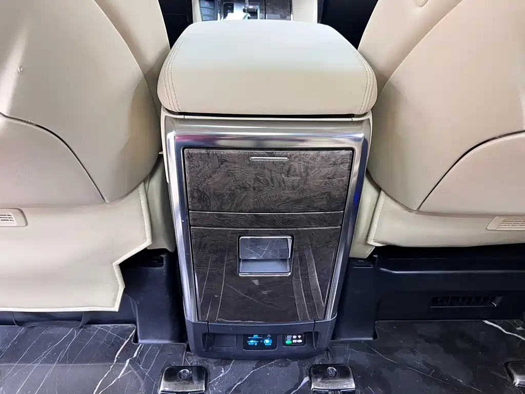 Toyota Vellfire 2022 — фото 24