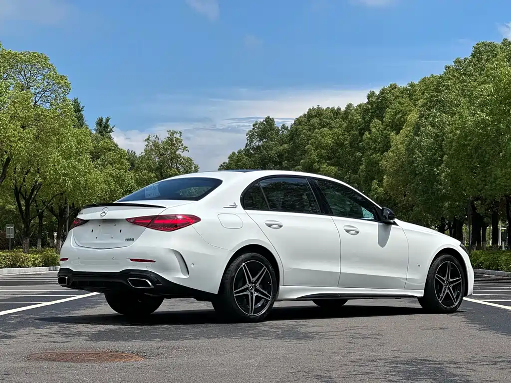 Mercedes-Benz C-Class 2024 — фото 3