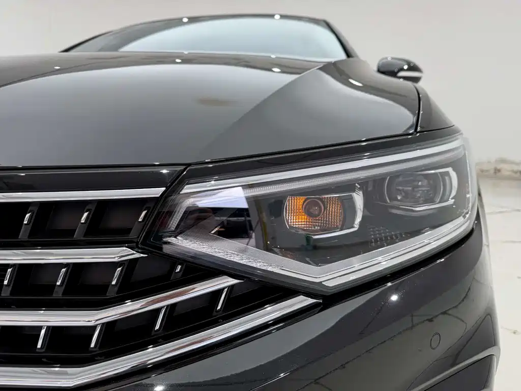 Volkswagen Magotan 2025