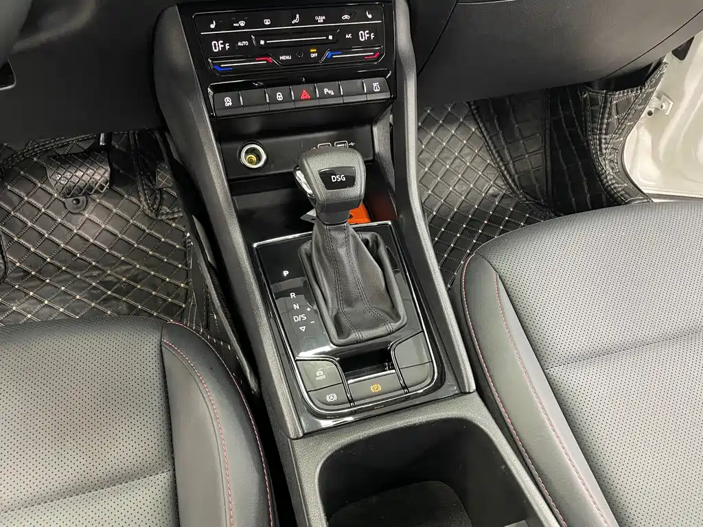 Skoda Karoq 2021 — фото 11