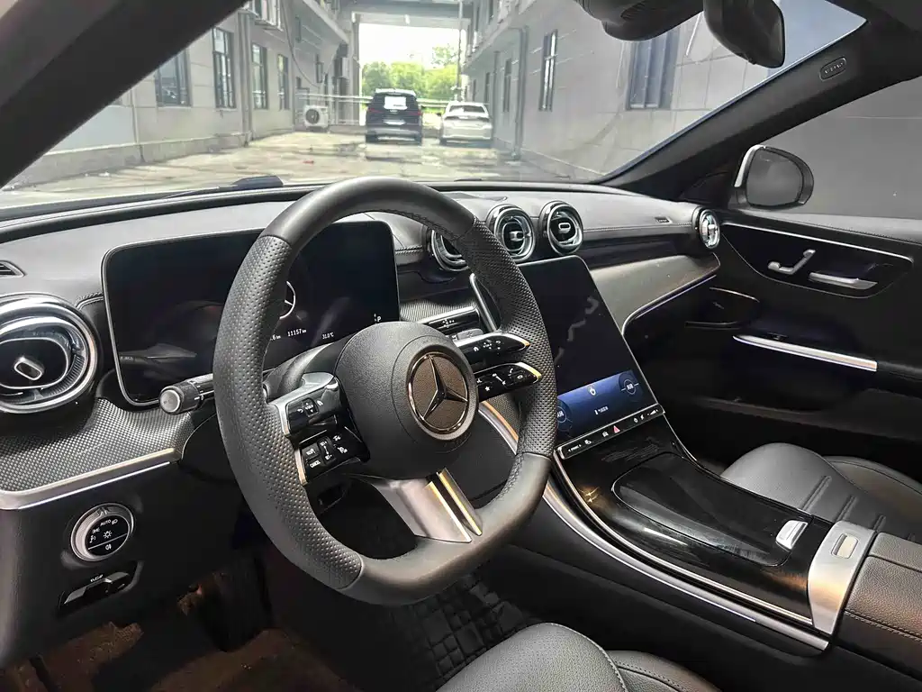 Mercedes-Benz C-Class 2025 — фото 14
