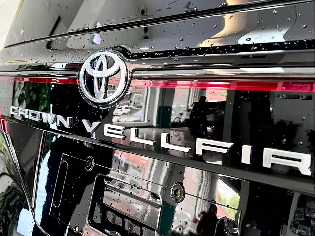 Toyota Vellfire — фото 2