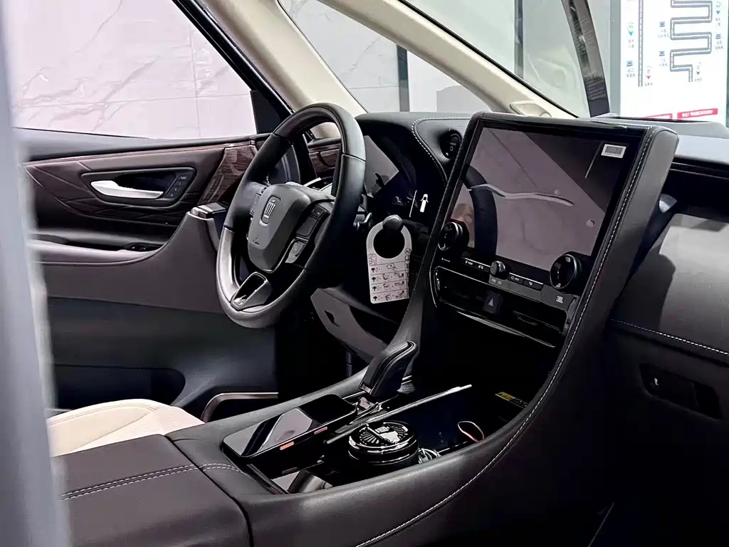 Toyota Vellfire — фото 4
