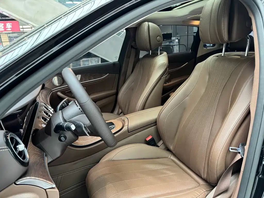 Mercedes-Benz E-Class 2022 — фото 14