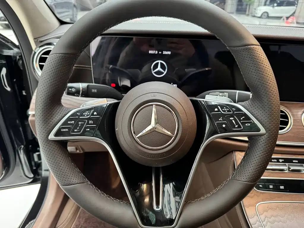 Mercedes-Benz E-Class 2022 — фото 18