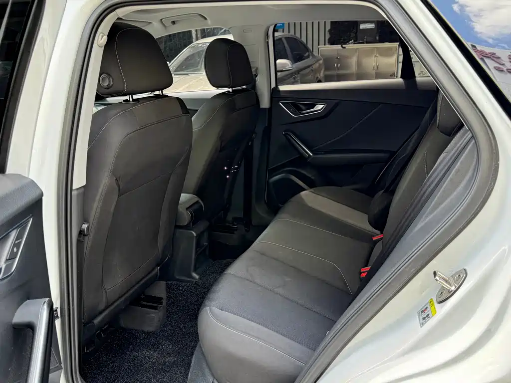 Audi Q2L 2019