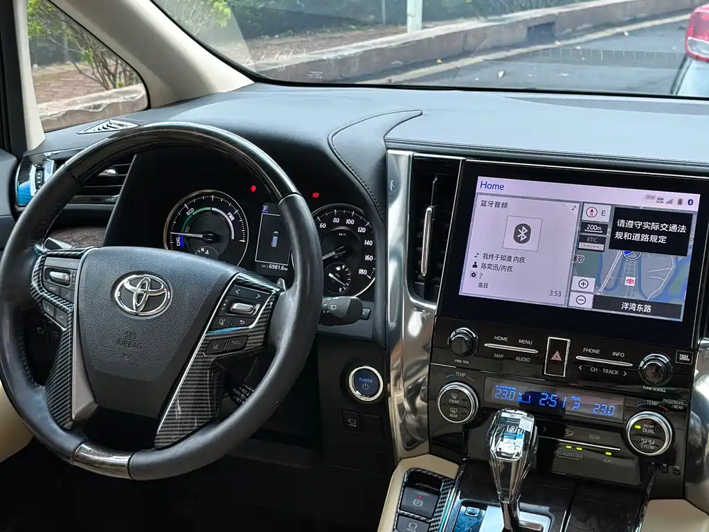 Toyota Vellfire 2022 — фото 10