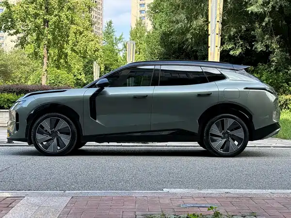 Lynk & Co 08 EM-P 2023
