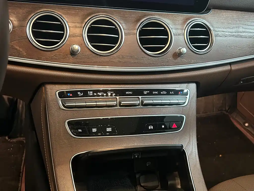 Mercedes-Benz E-Class 2023 — фото 10