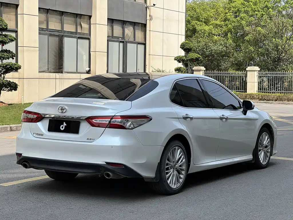 Toyota Camry 2020 — фото 17