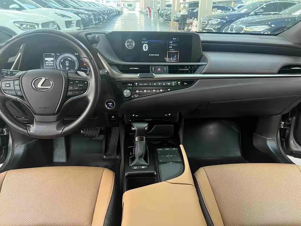 Lexus ES 2021 — фото 14