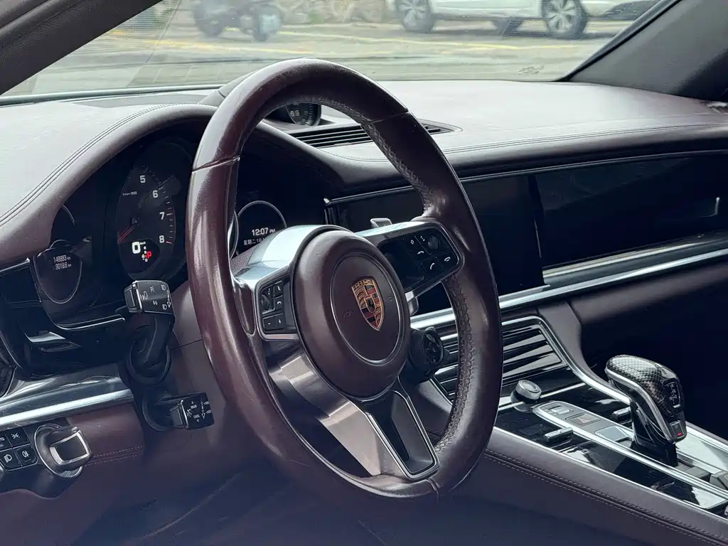 Porsche Panamera 2018 — фото 14