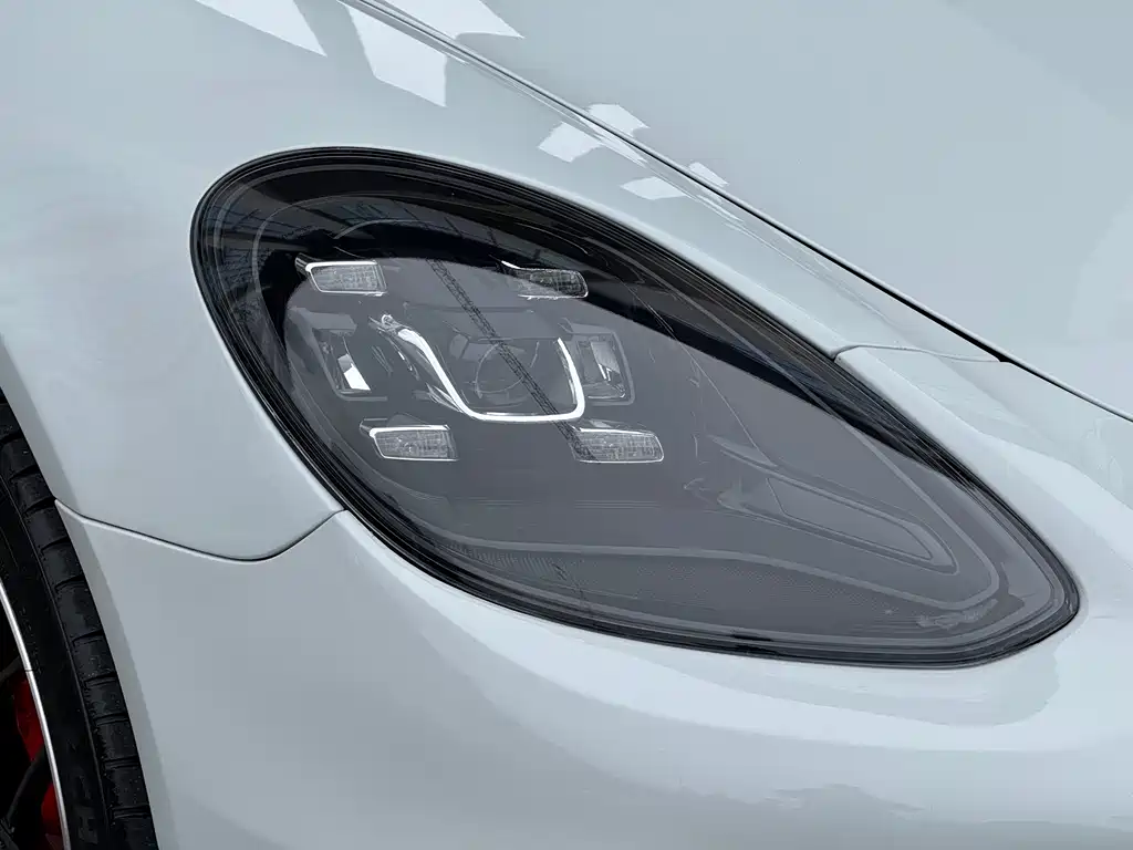 Porsche Panamera 2018 — фото 12