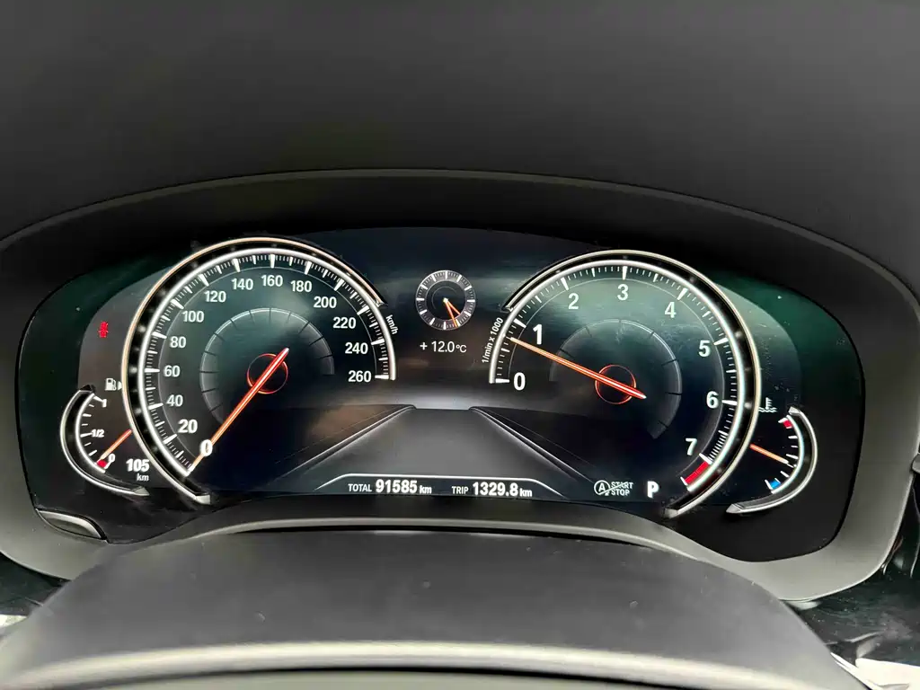 BMW 5 Series 2018 — фото 13