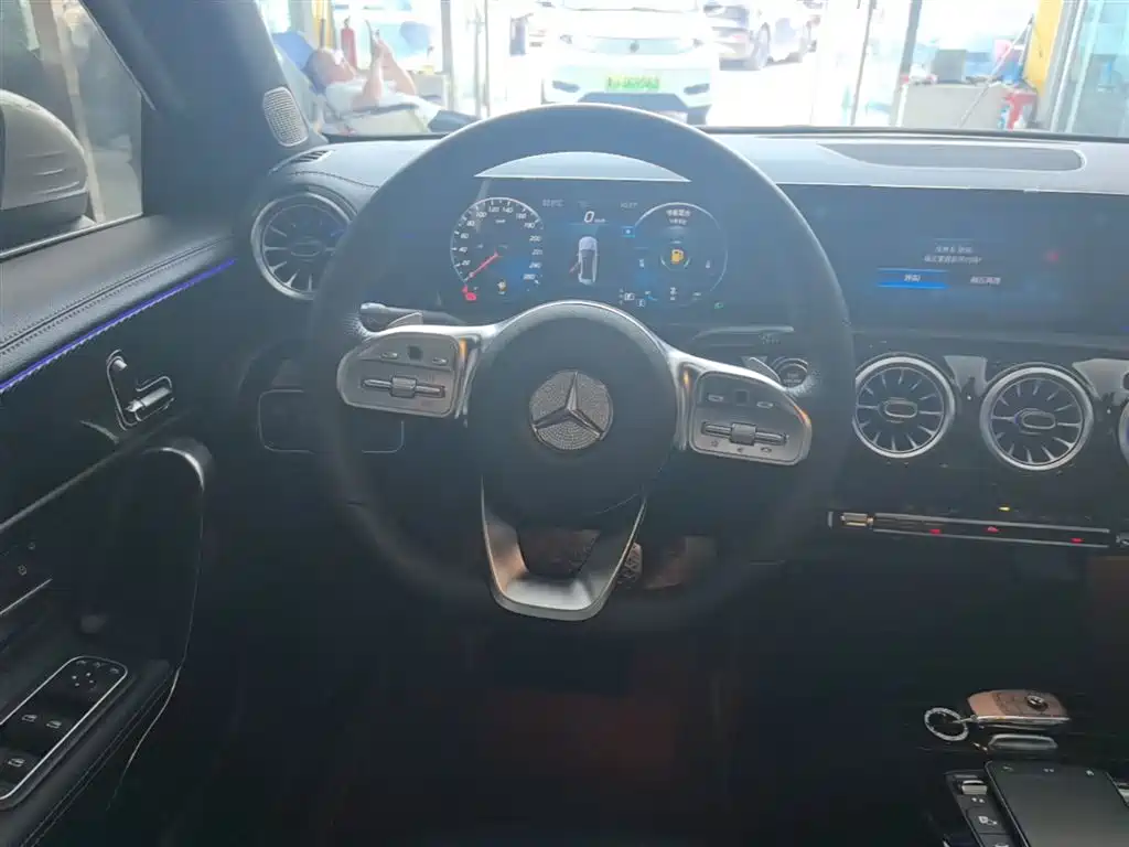 Mercedes-Benz A-Class 2022 — фото 11