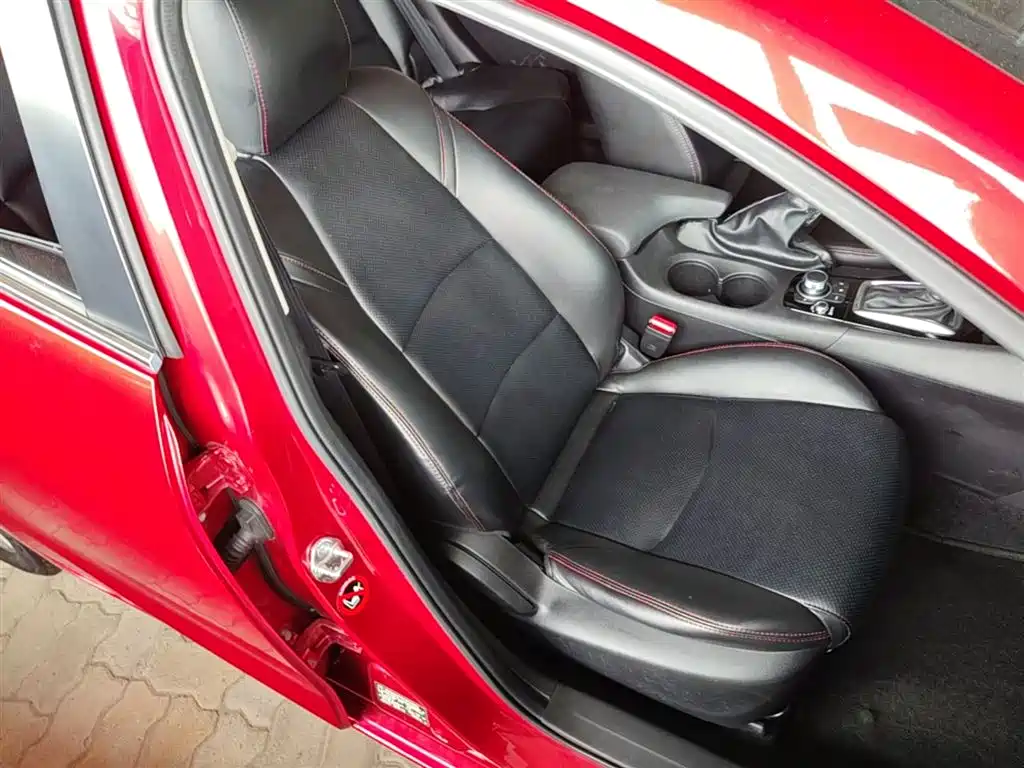 Mazda 3 Axela 2016 — фото 25