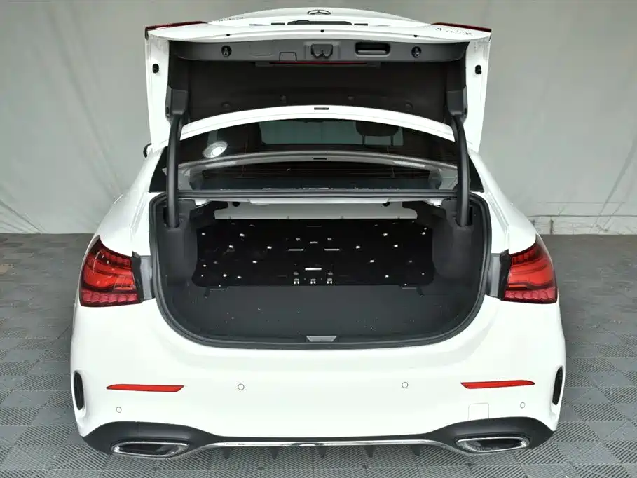 Mercedes-Benz A-Class 2024 — фото 12