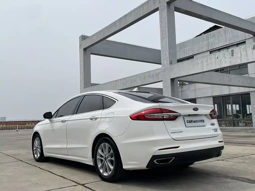 Ford Mondeo 2019 — фото 7