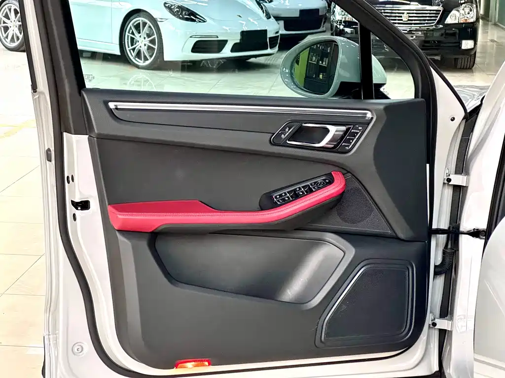 Porsche Macan 2023 — фото 14