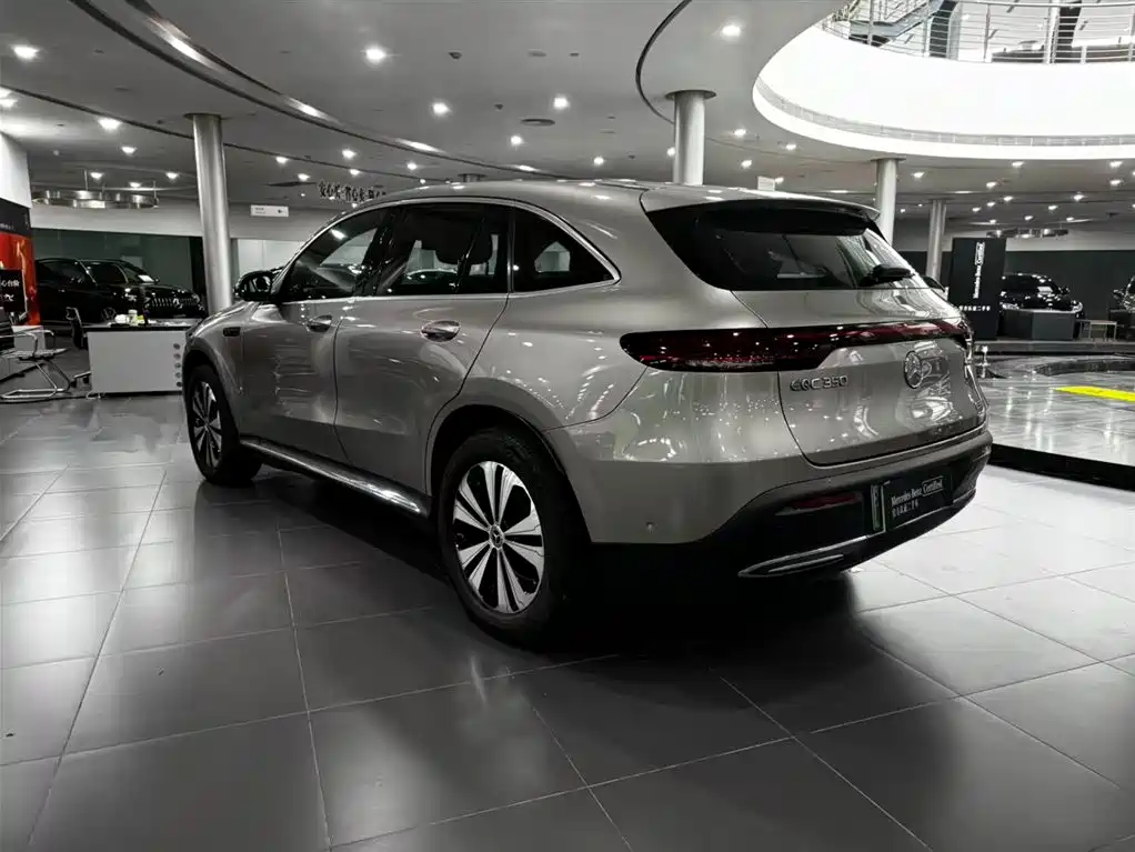 Mercedes-Benz EQC 2023 — фото 3