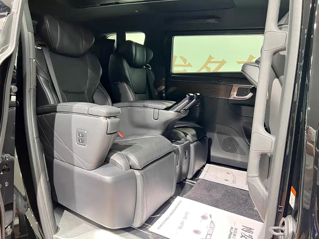 Toyota Vellfire 2024 — фото 10