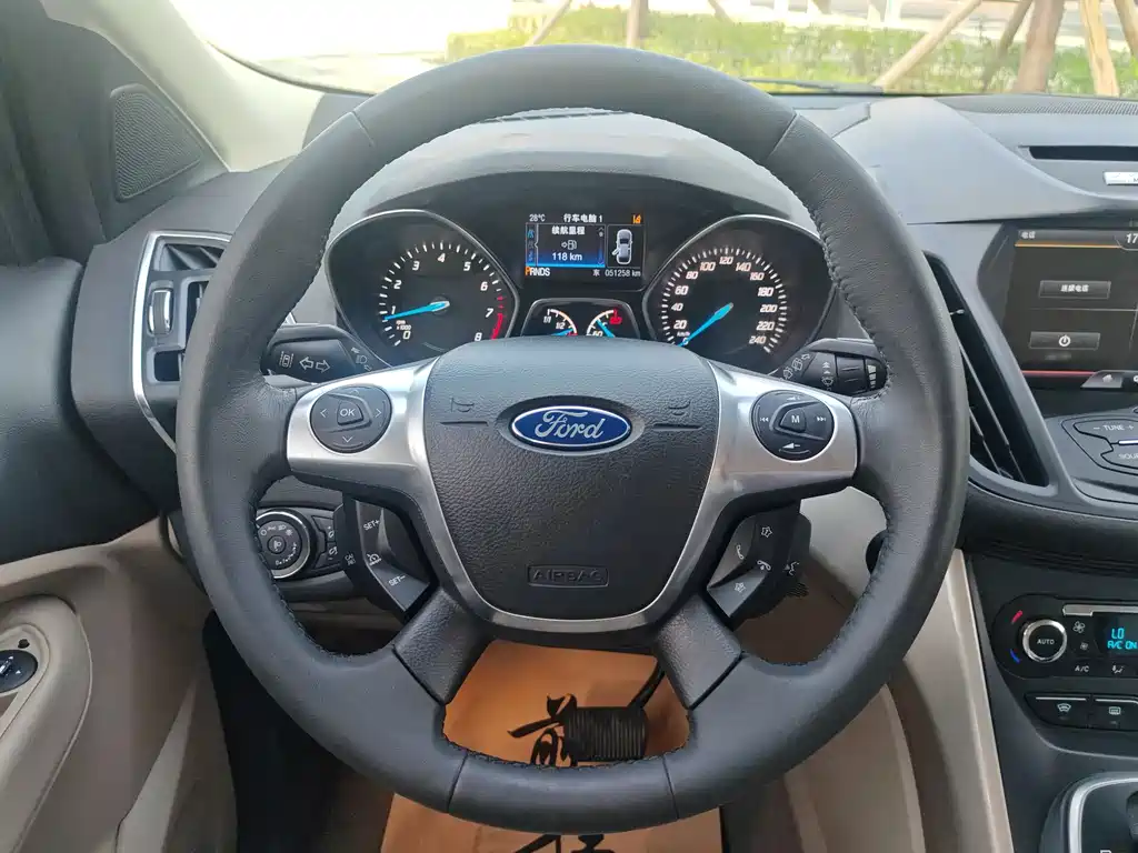 Ford Kuga 2013 — фото 11