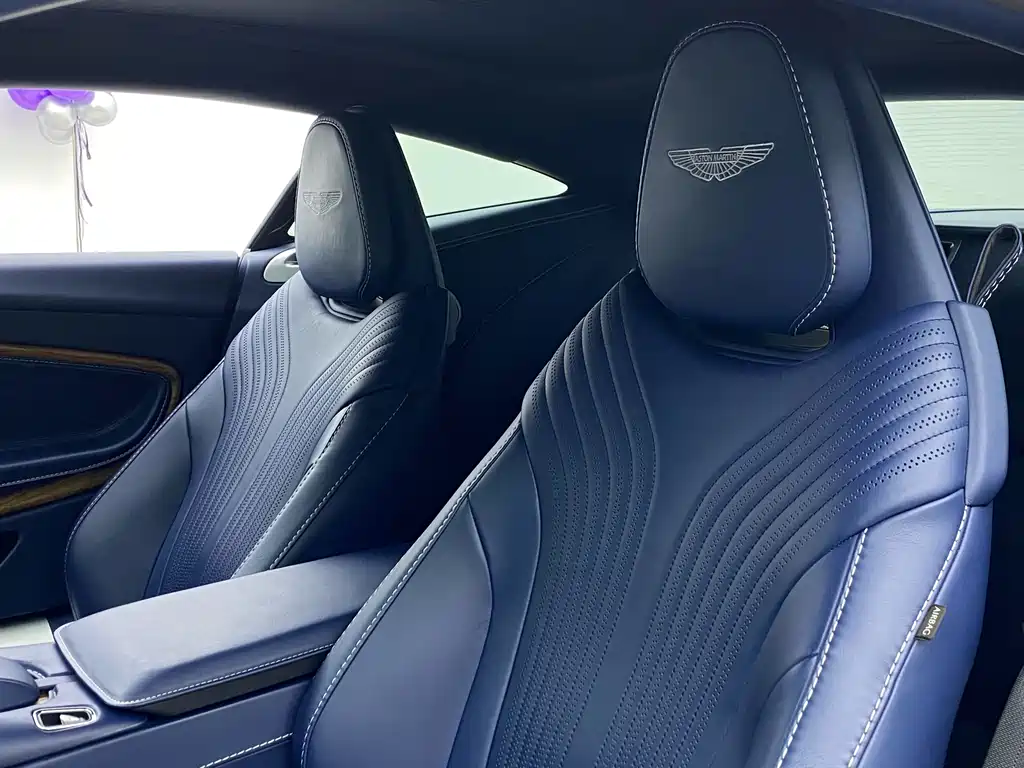 Aston Martin DB11 2018 — фото 19