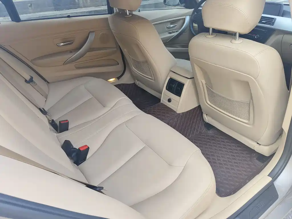 BMW 3 Series 2016 — фото 12