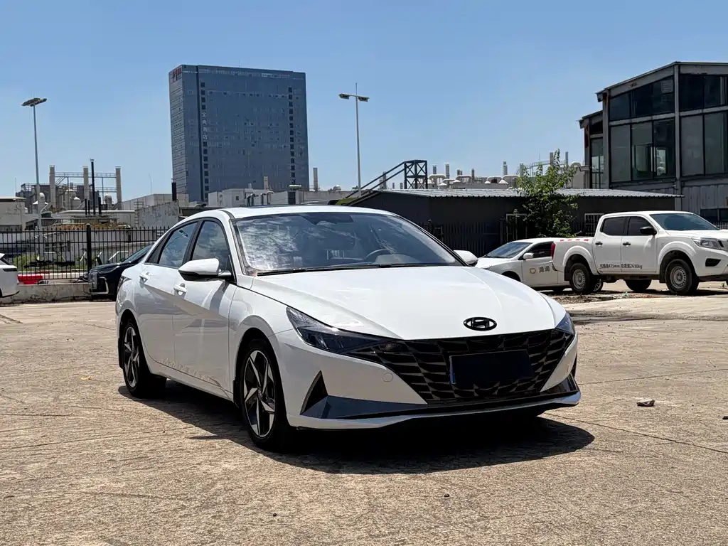 Hyundai Elantra 2022