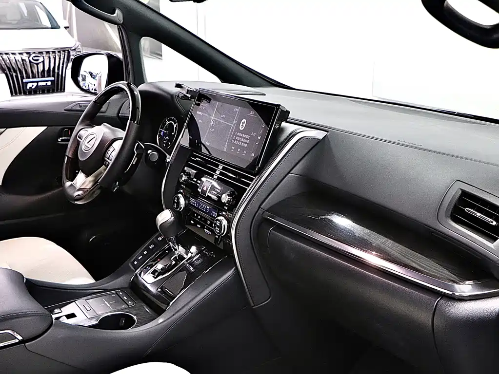 Lexus LM 2022 — фото 14