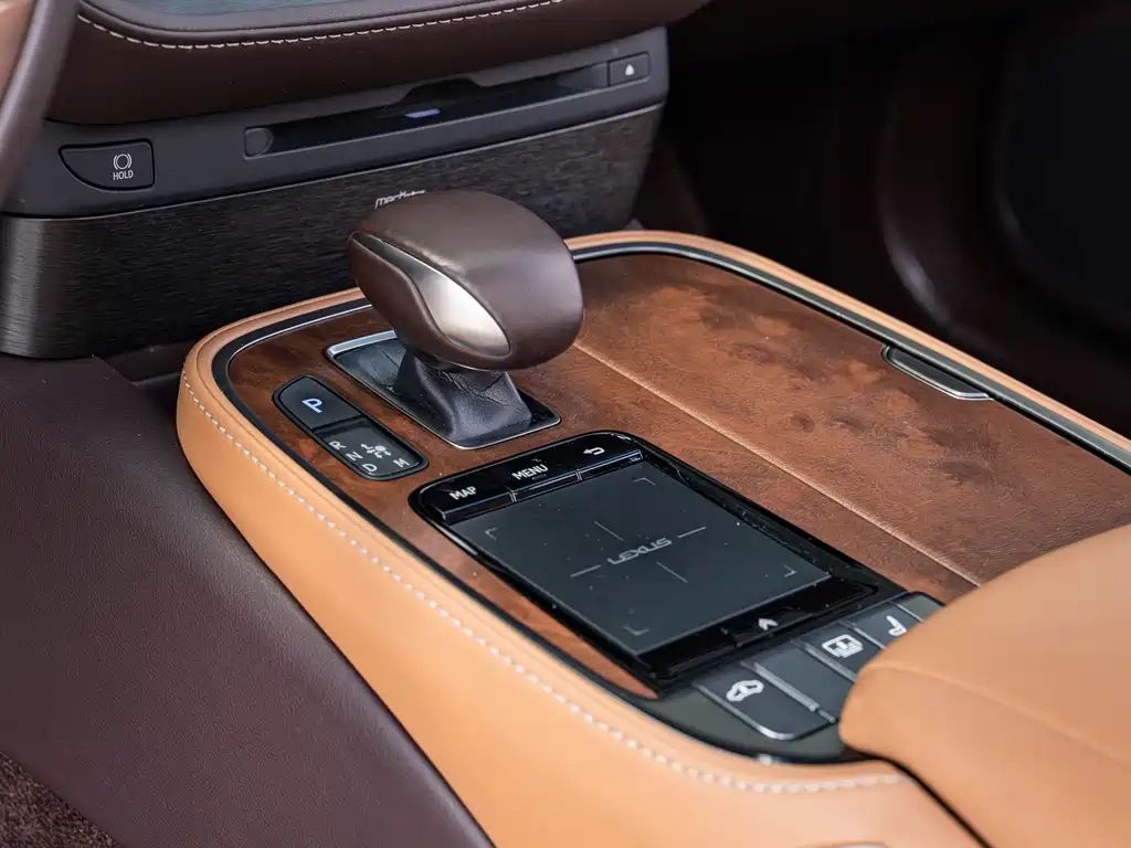Lexus LS 2018 — фото 15