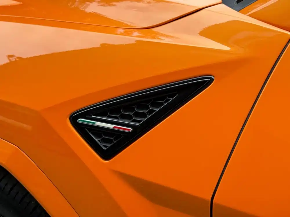 Lamborghini Urus 2023 — фото 34