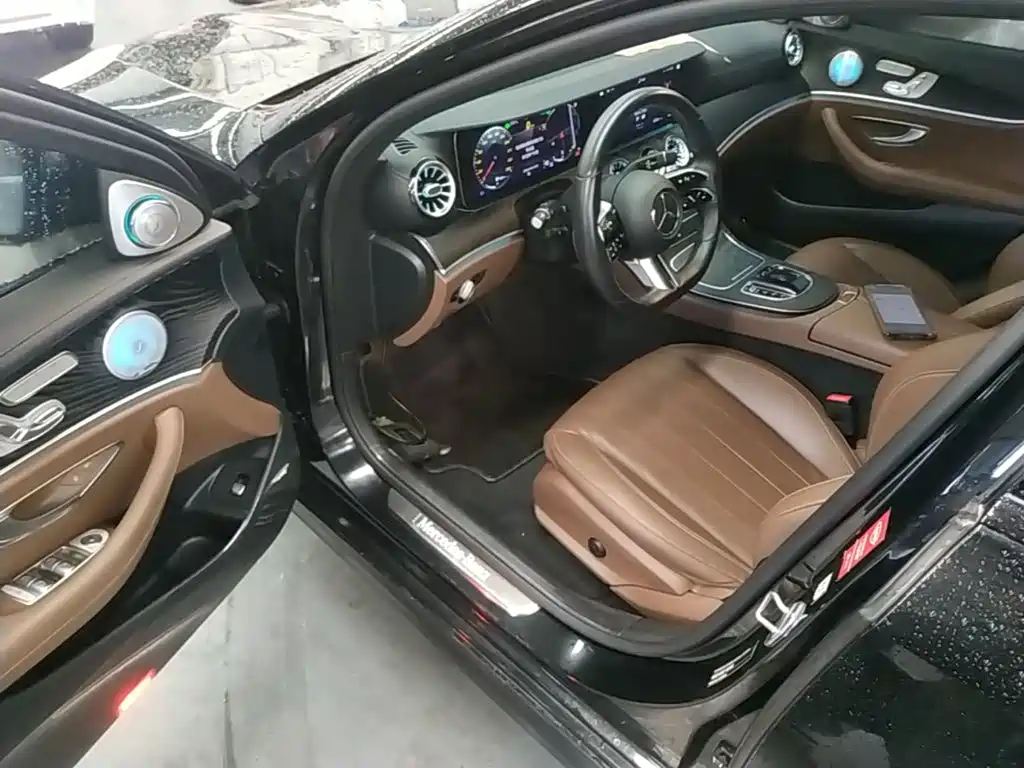 Mercedes-Benz E-Class 2021 — фото 16