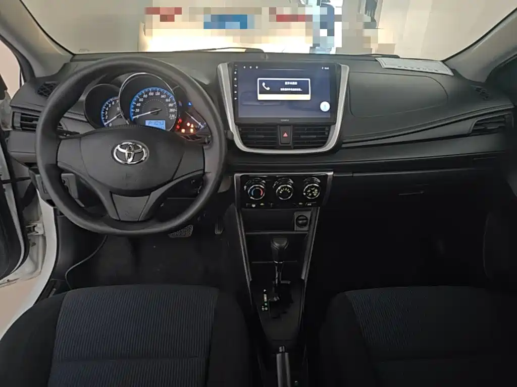 Toyota Yaris L 2017 — фото 10