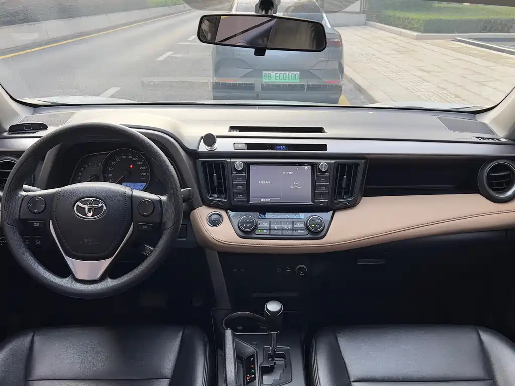 Toyota RAV4 2018 — фото 3