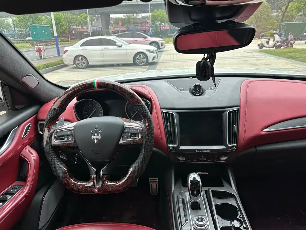 Maserati Levante 2018 — фото 8
