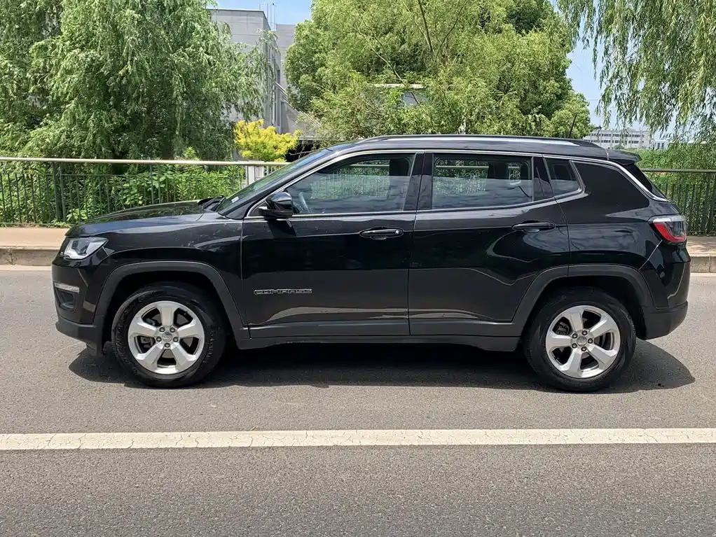 Jeep Compass 2017 — фото 14
