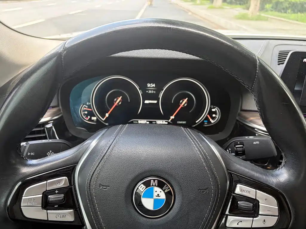 BMW 5 Series New Energy 2018 — фото 13