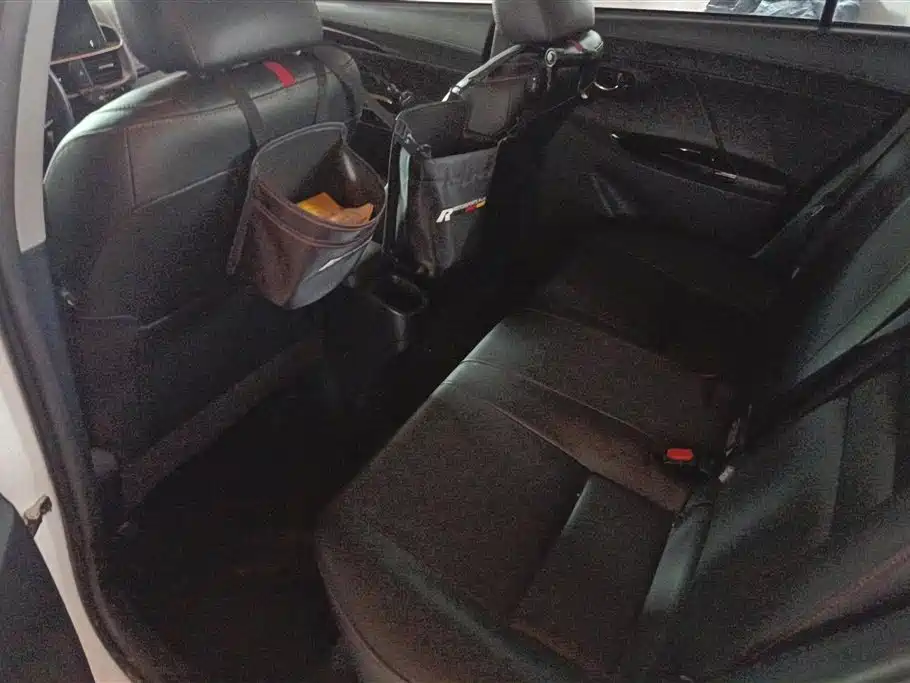 Toyota Yaris L 2022 — фото 11