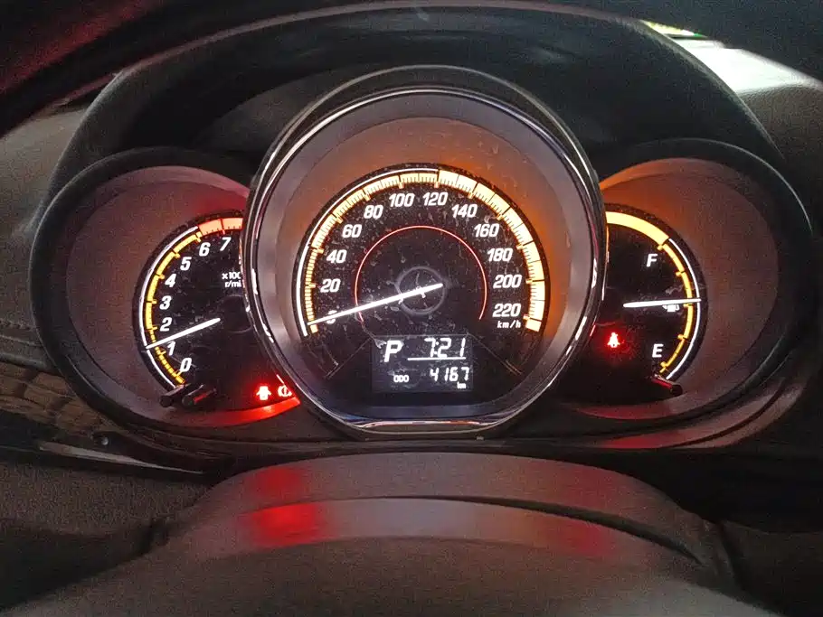 Toyota Yaris L 2022 — фото 14